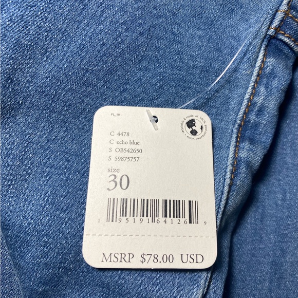 NWT | WE THE FREE | Penny Pull-on Flare Jeans | Size 30 - Picture 4 of 7